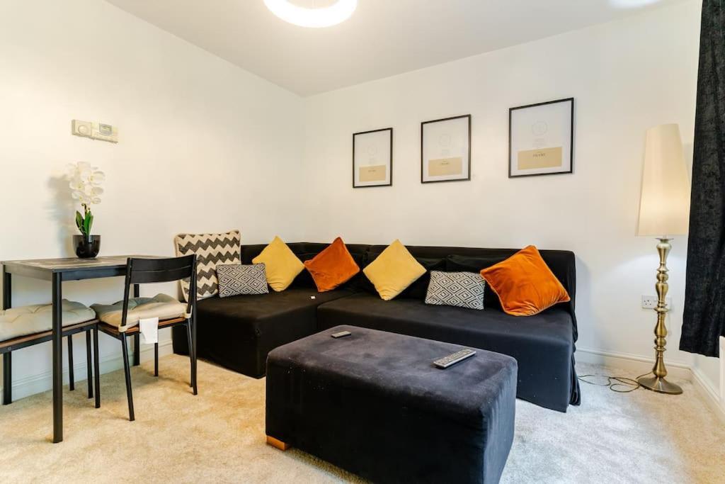 A&S Properties, No Guest Fees, Bank Transfe Deposit Available Вулвергемптон Экстерьер фото